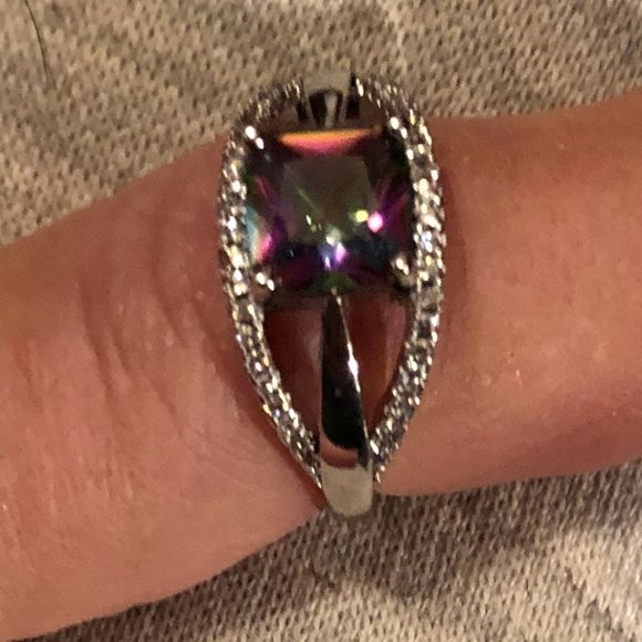 Beautiful Iridescent Ring - Picture 2 of 3